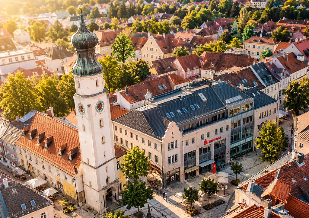 Blick auf die Altstadt von Erding mit dem Schönen Turm
